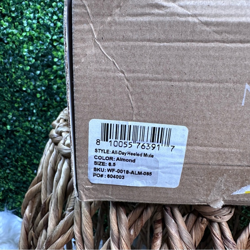 New in box Nisolo x Anthropologie heeld mule in color almond 100%‎ leather - Picture 13 of 13